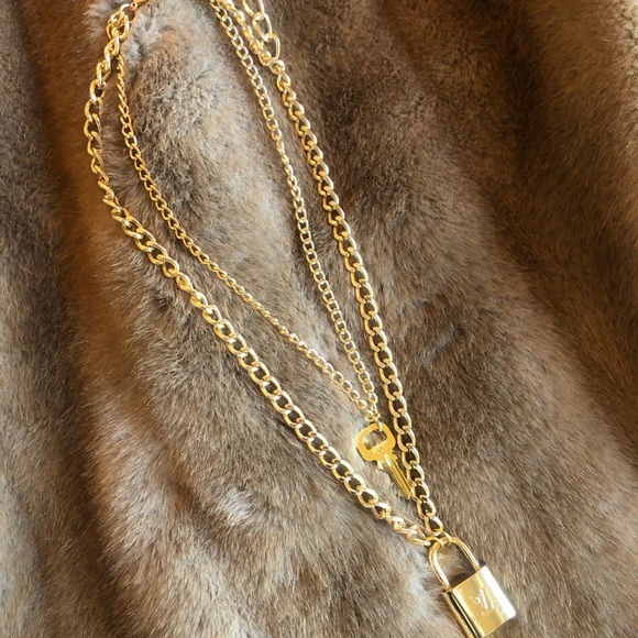 LOUIS VUITTON LOCK Necklace/Choker - Picture 4 of 8
